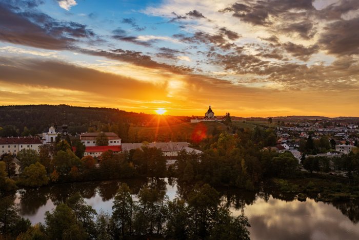 2026-10-07 - 07.22.47 - DJI_00418-HDR - Žďár nad Sázavou - Zelená Hora.jpg