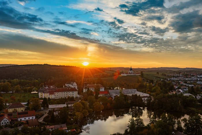 2026-10-07 - 07.23.33 - DJI_00428-HDR - Žďár nad Sázavou - Zelená Hora.jpg