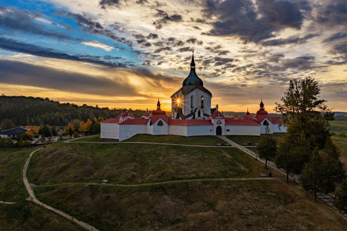 2026-10-07 - 07.31.55 - DJI_00528-HDR - Žďár nad Sázavou - Zelená Hora.jpg