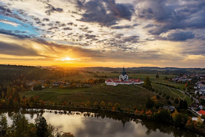 2026-10-07 - 07.32.44 - DJI_00538-HDR - Žďár nad Sázavou - Zelená Hora.jpg