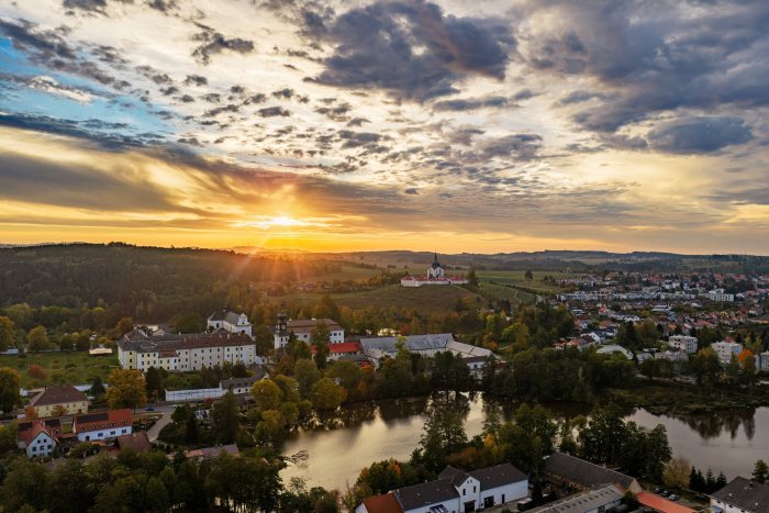 2026-10-07 - 07.33.11 - DJI_00543-HDR - Žďár nad Sázavou - Zelená Hora.jpg
