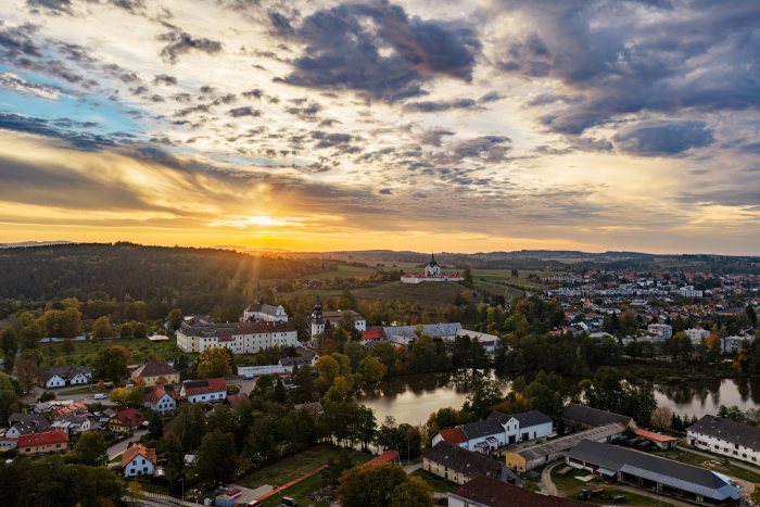 2026-10-07 - 07.33.35 - DJI_00548-HDR - Žďár nad Sázavou - Zelená Hora.jpg