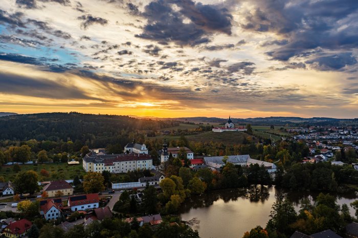 2026-10-07 - 07.34.45 - DJI_00558-HDR - Žďár nad Sázavou - Zelená Hora.jpg