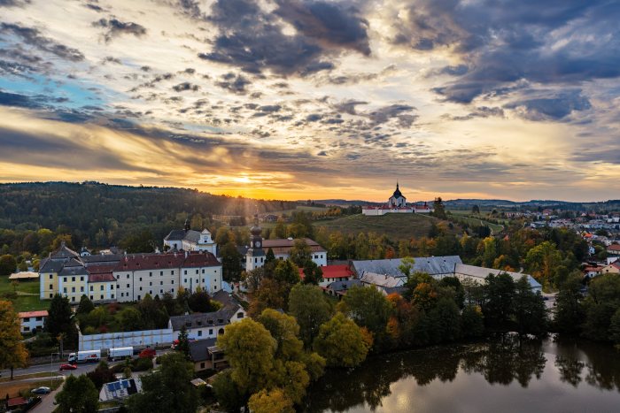 2026-10-07 - 07.35.33 - DJI_00568-HDR - Žďár nad Sázavou - Zelená Hora.jpg