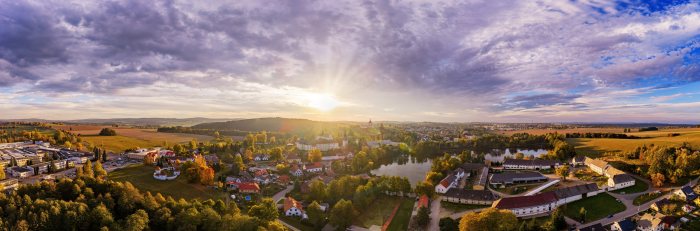 2026-10-07 - 07.56.22 - DJI_10041-pano - Žďár nad Sázavou - Zelená Hora.jpg