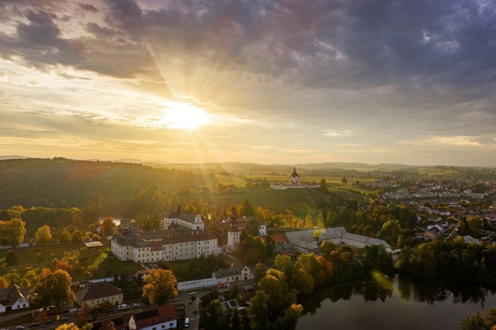 2026-10-07 - 07.56.54 - DJI_10042-HDR - Žďár nad Sázavou - Zelená Hora.jpg