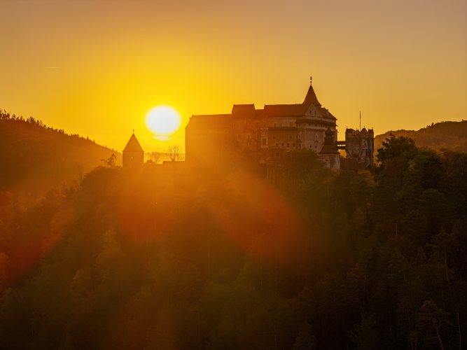 2026-10-07 - 17.55.05 - DJI_00993-HDR - Pernštejn (večer).jpg
