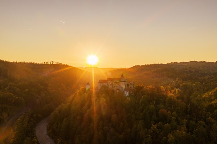 2026-10-07 - 17.56.35 - DJI_10019-HDR - Pernštejn (večer).jpg