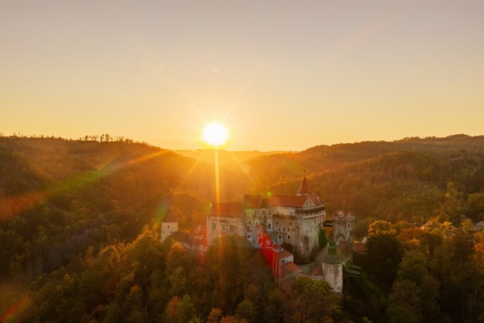 2026-10-07 - 17.57.23 - DJI_10029-HDR - Pernštejn (večer).jpg