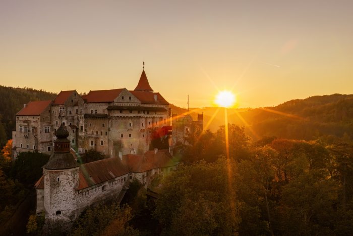 2026-10-07 - 17.58.47 - DJI_10044-HDR - Pernštejn (večer).jpg