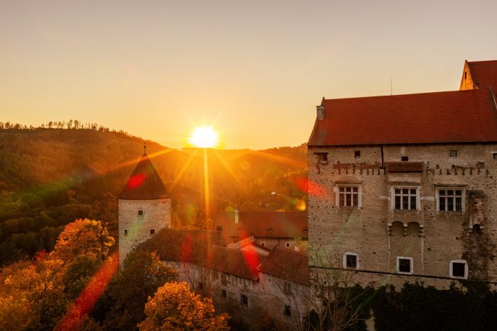 2026-10-07 - 17.59.44 - DJI_10054-HDR - Pernštejn (večer).jpg