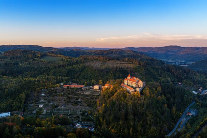 2026-10-07 - 18.00.16 - DJI_10089-HDR - Pernštejn (večer).jpg