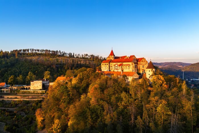 2026-10-07 - 18.01.17 - DJI_10069-HDR - Pernštejn (večer).jpg