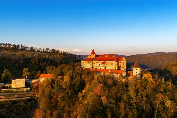 2026-10-07 - 18.01.36 - DJI_10074-HDR - Pernštejn (večer).jpg