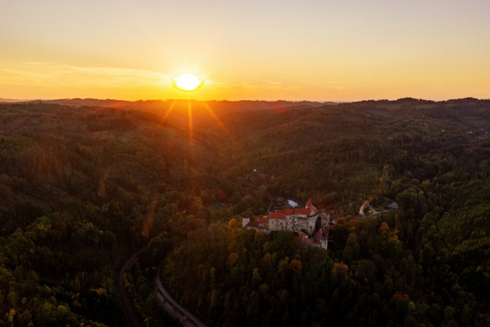 2026-10-07 - 18.02.05 - DJI_10104-HDR - Pernštejn (večer).jpg
