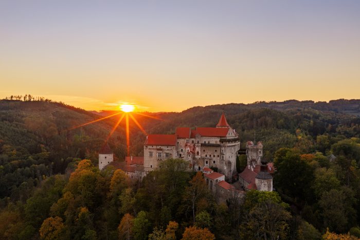 2026-10-07 - 18.04.50 - DJI_10135-HDR - Pernštejn (večer).jpg