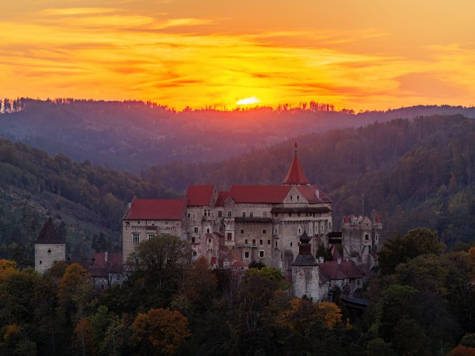 2026-10-07 - 18.10.33 - DJI_10165-HDR - Pernštejn (večer).jpg
