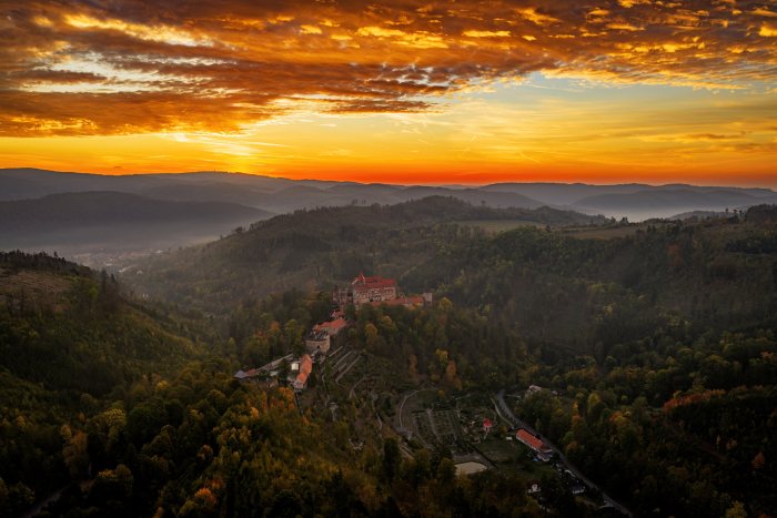 2026-10-08 - 07.08.04 - DJI_10246-HDR - Pernštejn (ráno).jpg