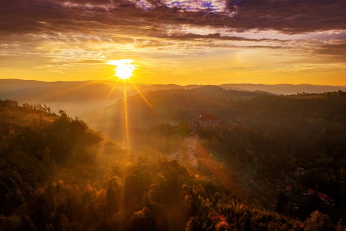 2026-10-08 - 07.27.02 - DJI_10358-HDR - Pernštejn (ráno).jpg