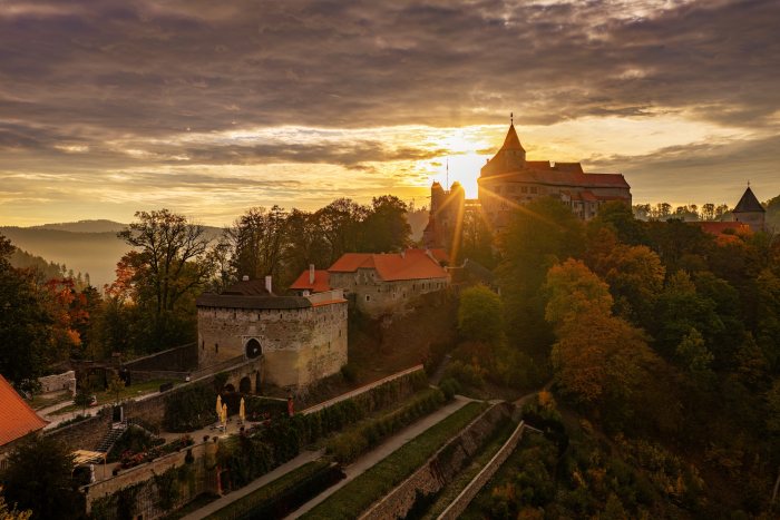 2026-10-08 - 07.50.25 - DJI_10496-HDR - Pernštejn (ráno).jpg