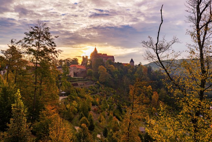 2026-10-08 - 07.55.59 - DJI_10561-HDR - Pernštejn (ráno).jpg