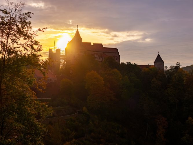 2026-10-08 - 07.58.10 - DJI_10581-HDR - Pernštejn (ráno).jpg